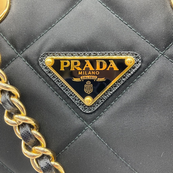 PRADA BLACK RE-NYLON IMPUNTU QUILTED RE-EDITION 1995 CHAINE SMALL TOTE BAG - Picture 9 of 15